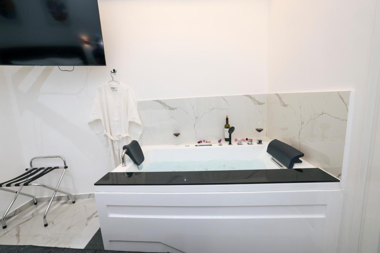 Zeos Finest Jacuzzi Suite Αθήνα Εξωτερικό φωτογραφία